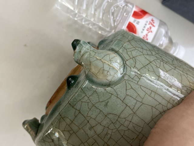 古玩陶瓷龍泉窯樽式三足爐真品鑒賞圖