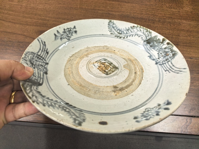 古玩陶瓷清中期青花盤真品鑒賞圖
