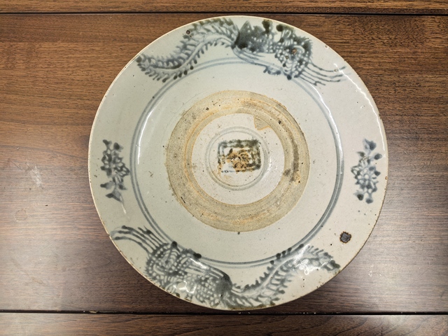 古玩陶瓷清中期青花盤真品鑒賞圖