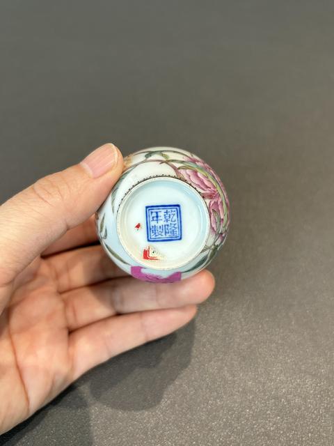 古玩陶瓷琺瑯彩風格花卉紋撇口瓶真品鑒賞圖