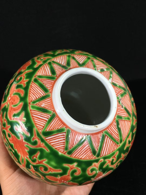 古玩陶瓷（全品）晚清紅綠彩花卉紋飾罐高 12 厘米拍賣，當前價格1800元