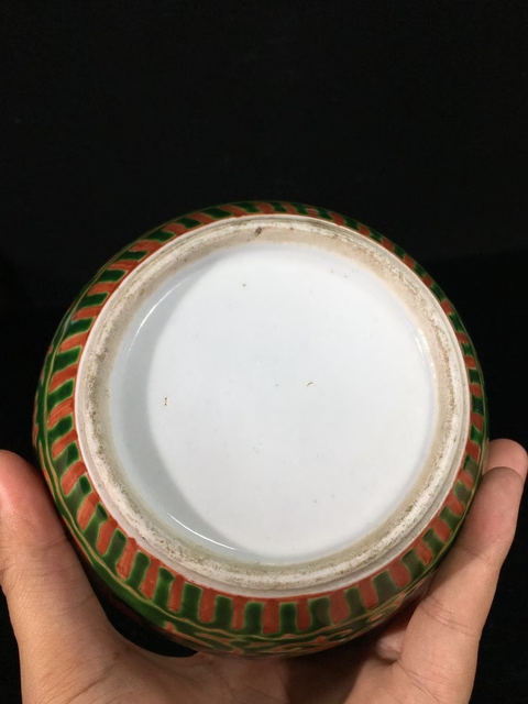古玩陶瓷（全品）晚清紅綠彩花卉紋飾罐高 12 厘米拍賣，當前價格1800元