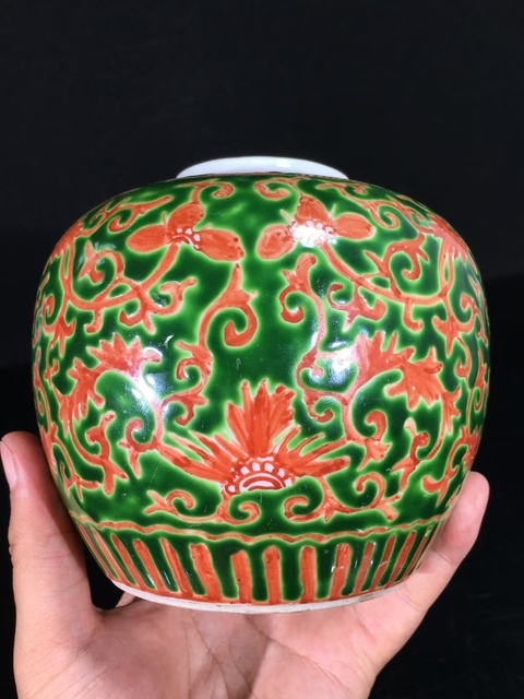 古玩陶瓷（全品）晚清紅綠彩花卉紋飾罐高 12 厘米拍賣，當前價格1800元