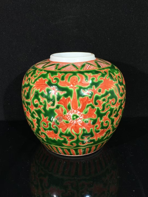 古玩陶瓷（全品）晚清紅綠彩花卉紋飾罐高 12 厘米拍賣，當前價格1800元