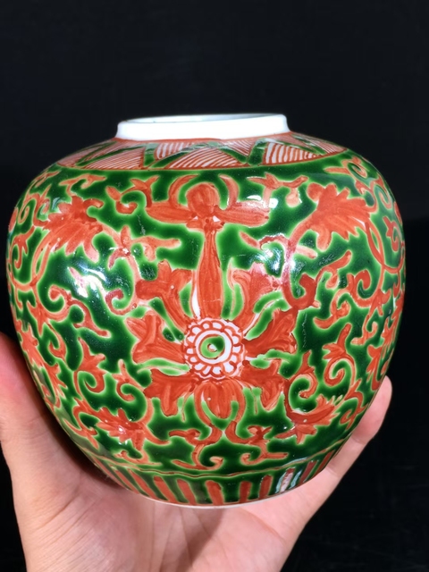 古玩陶瓷（全品）晚清紅綠彩花卉紋飾罐高 12 厘米拍賣，當前價格1800元