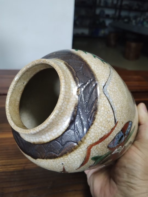 古玩陶瓷（全美品）清晚期成化年制寄托款哥釉粉彩人物冬瓜罐高19cm拍賣，當前價格1988元