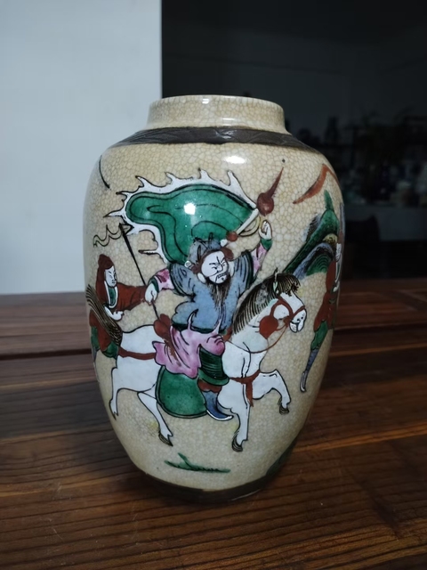 古玩陶瓷（全美品）清晚期成化年制寄托款哥釉粉彩人物冬瓜罐高19cm拍賣，當前價格1988元