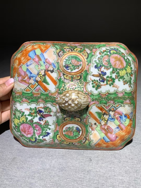 古玩陶瓷晚清滿工廣彩開窗人物花鳥蓋盤口徑22cm拍賣，當前價格2698元