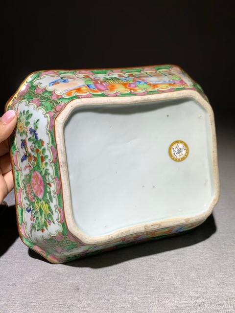 古玩陶瓷晚清滿工廣彩開窗人物花鳥蓋盤口徑22cm拍賣，當前價格2698元