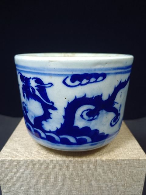 古玩陶瓷(全品)清晚期青花二龍戲珠筒子香爐直徑12.5cm拍賣,當前價格2200元