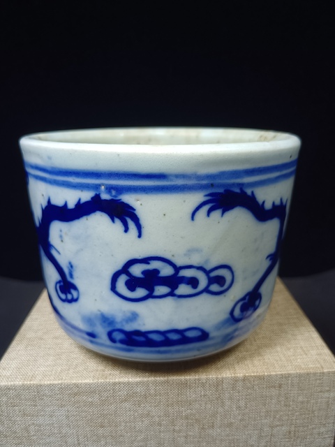 古玩陶瓷(全品)清晚期青花二龍戲珠筒子香爐直徑12.5cm拍賣,當前價格2200元
