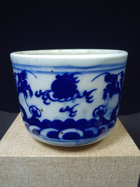古玩陶瓷(全品)清晚期青花二龍戲珠筒子香爐直徑12.5cm拍賣,當前價格2200元