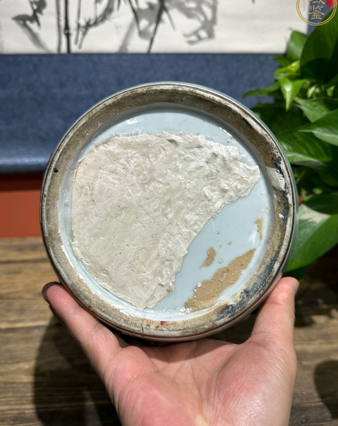 古玩陶瓷吹藍釉龍紋瓶真品鑒賞圖