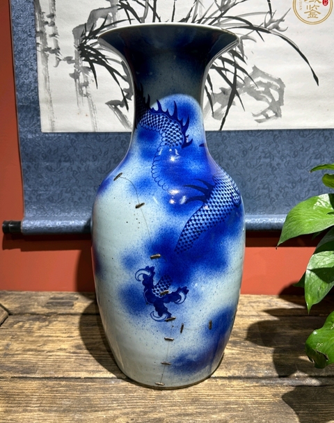 古玩陶瓷吹藍釉龍紋瓶真品鑒賞圖