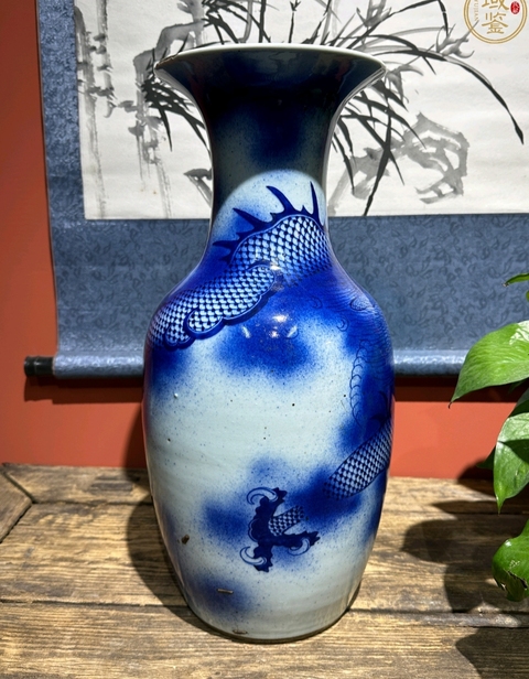 古玩陶瓷吹藍釉龍紋瓶真品鑒賞圖