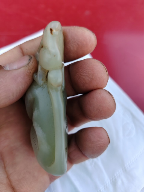 古玩玉器岫玉雕“輩輩侯”把件拍賣,當前價格996元