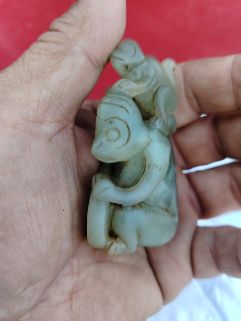 古玩玉器岫玉雕“輩輩侯”把件拍賣,當前價格996元