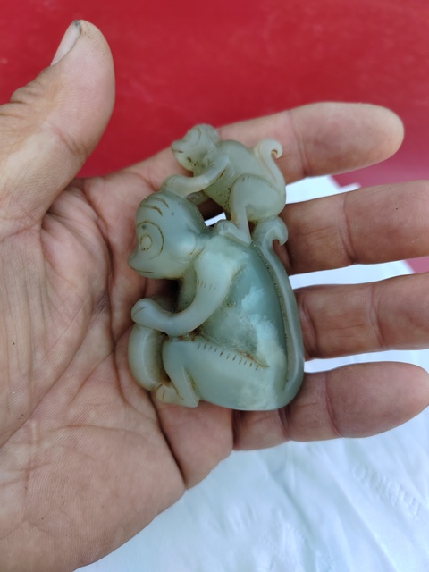 古玩玉器岫玉雕“輩輩侯”把件拍賣,當前價格996元