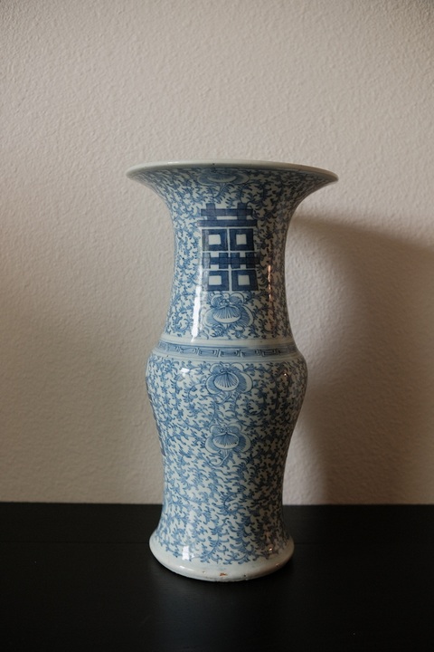 古玩陶瓷清中期 青花纏枝喜字紋鳳尾尊真品鑒賞圖