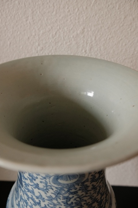 古玩陶瓷清中期 青花纏枝喜字紋鳳尾尊真品鑒賞圖