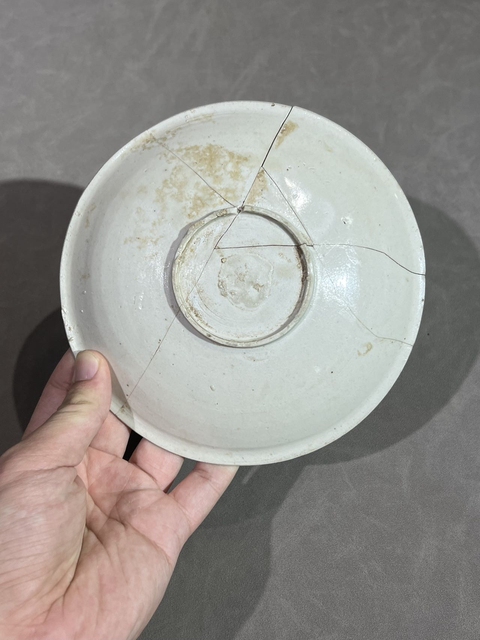 古玩陶瓷宋代五大名窯之一定窯白瓷刻荷蓮紋盤拍賣，當前價格5980元