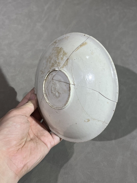 古玩陶瓷宋代五大名窯之一定窯白瓷刻荷蓮紋盤拍賣，當前價格5980元