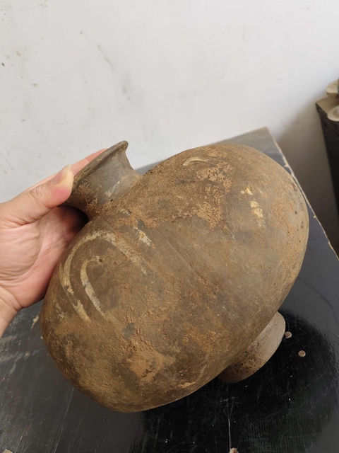 古玩陶瓷罕見珍品秦漢灰陶彩繪線條紋繭形壺拍賣，當前價格3980元