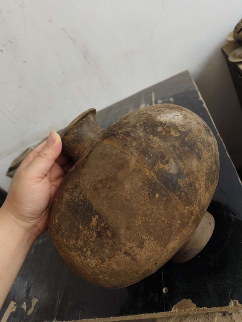 古玩陶瓷罕見珍品秦漢灰陶彩繪線條紋繭形壺拍賣，當前價格3980元