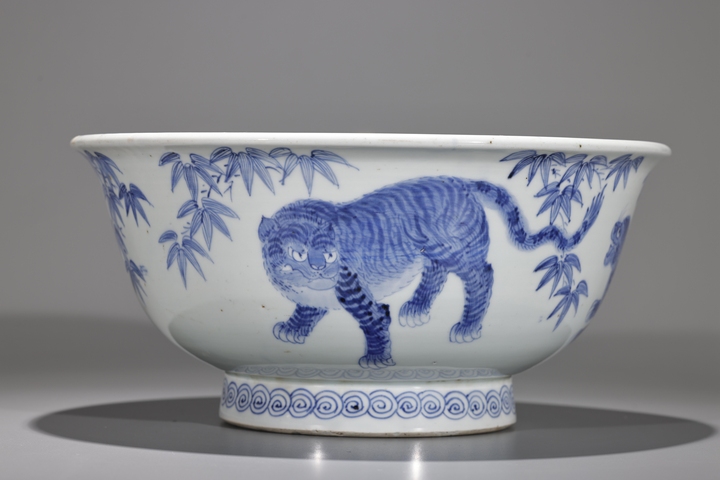 古玩陶瓷日本江戶青花龍虎紋碗真品鑒賞圖