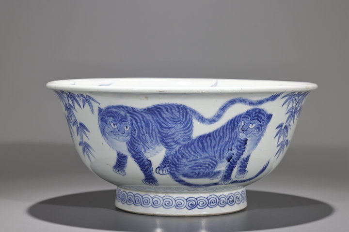 古玩陶瓷日本江戶青花龍虎紋碗真品鑒賞圖
