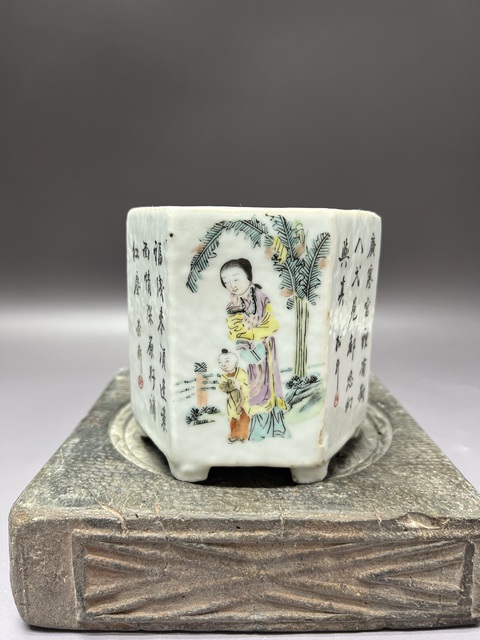 古玩陶瓷光緒仕女嬰戲粉彩六方壺套拍賣,當前價格2360元