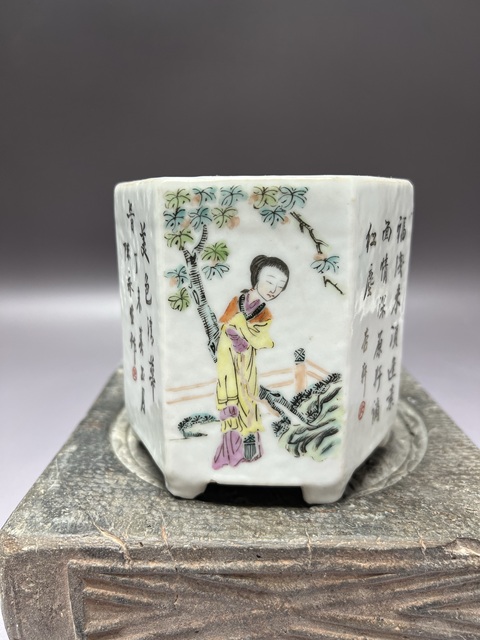 古玩陶瓷光緒仕女嬰戲粉彩六方壺套拍賣,當前價格2360元