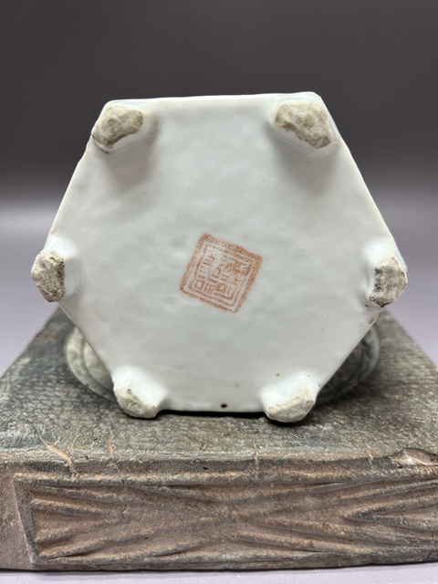 古玩陶瓷光緒仕女嬰戲粉彩六方壺套拍賣,當前價格2360元