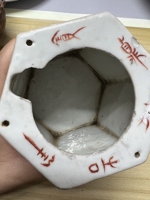 古玩陶瓷光緒仕女嬰戲粉彩六方壺套拍賣,當前價格2360元