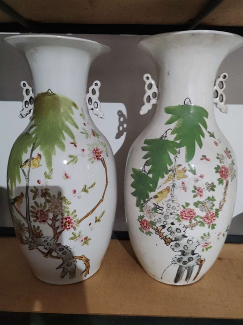 古玩陶瓷粉彩花開紋雙耳瓶真品鑒賞圖
