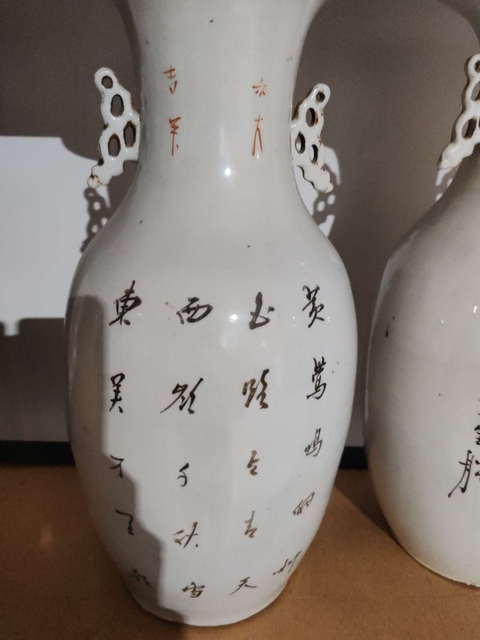 古玩陶瓷粉彩花開紋雙耳瓶真品鑒賞圖