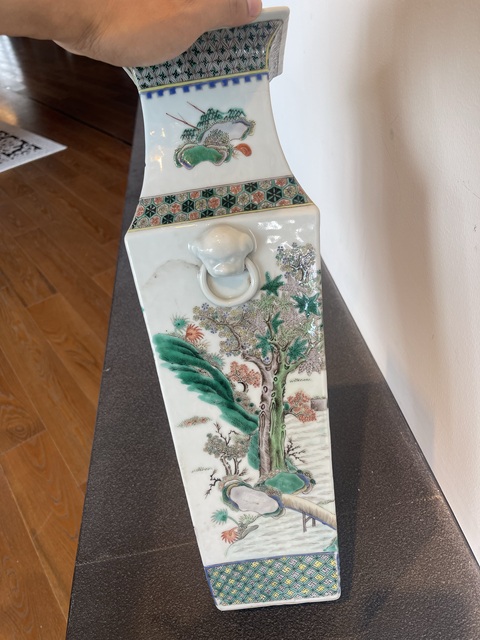 古玩陶瓷雙鋪首五彩四方撇口瓶真品鑒賞圖