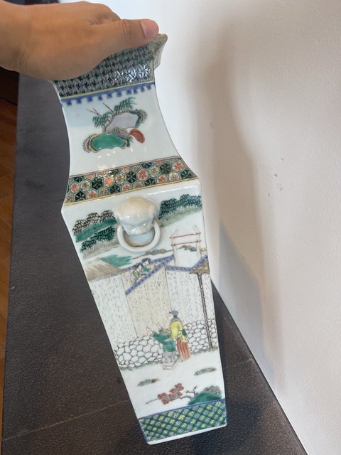 古玩陶瓷雙鋪首五彩四方撇口瓶真品鑒賞圖