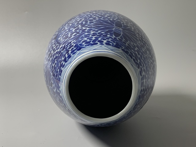 古玩陶瓷清晚期·青花纏枝花卉紋蓮子尊拍賣，當前價格1088元