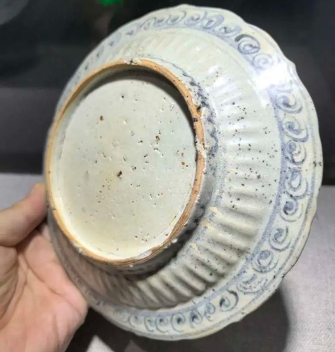古玩陶瓷明空白期青花麒麟紋盤真品鑒賞圖