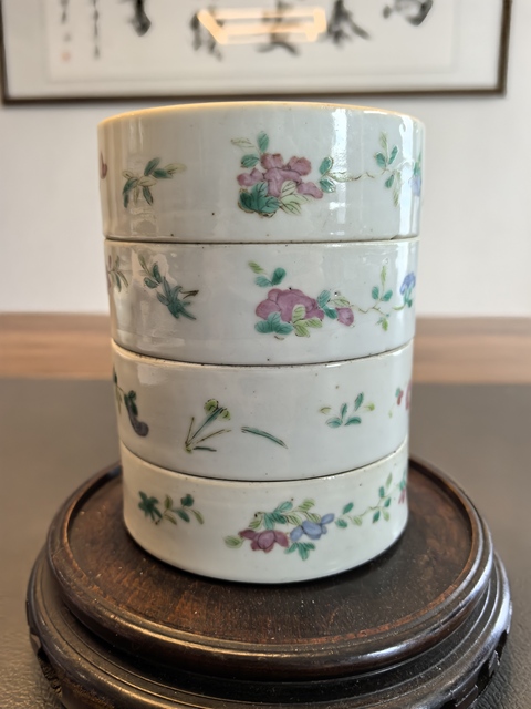 古玩陶瓷粉彩花蝶紋節盒真品鑒賞圖