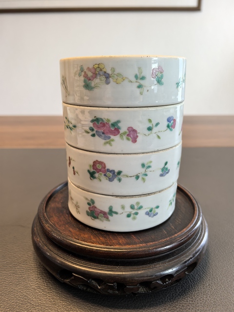 古玩陶瓷粉彩花蝶紋節盒真品鑒賞圖
