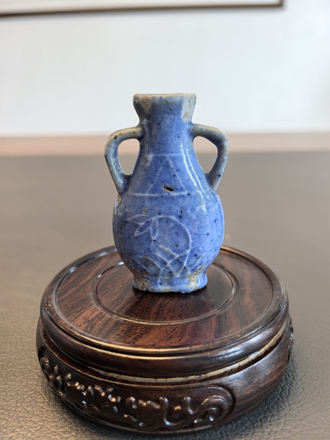 古玩陶瓷霽藍(lán)釉花卉紋瓶真品鑒賞圖