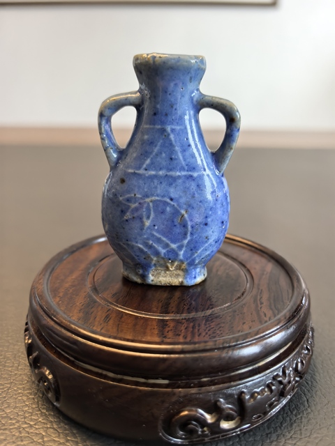 古玩陶瓷霽藍(lán)釉花卉紋瓶真品鑒賞圖