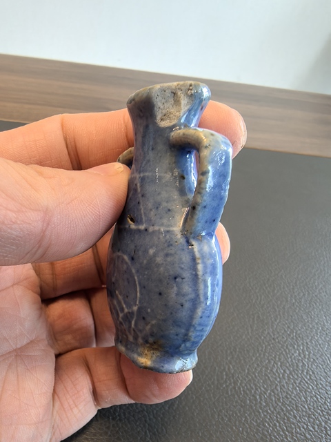 古玩陶瓷霽藍(lán)釉花卉紋瓶真品鑒賞圖