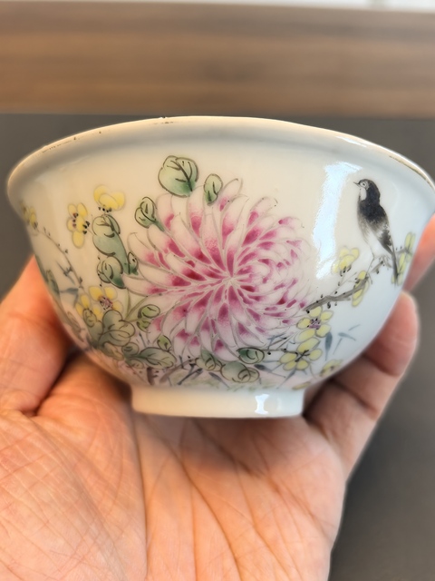 古玩陶瓷粉彩花鳥紋茶碗真品鑒賞圖