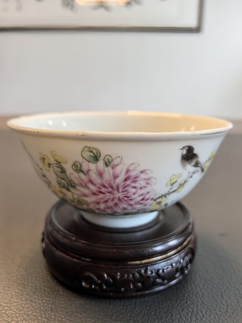 古玩陶瓷粉彩花鳥紋茶碗真品鑒賞圖