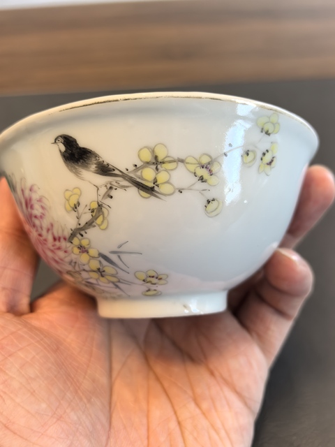 古玩陶瓷粉彩花鳥紋茶碗真品鑒賞圖