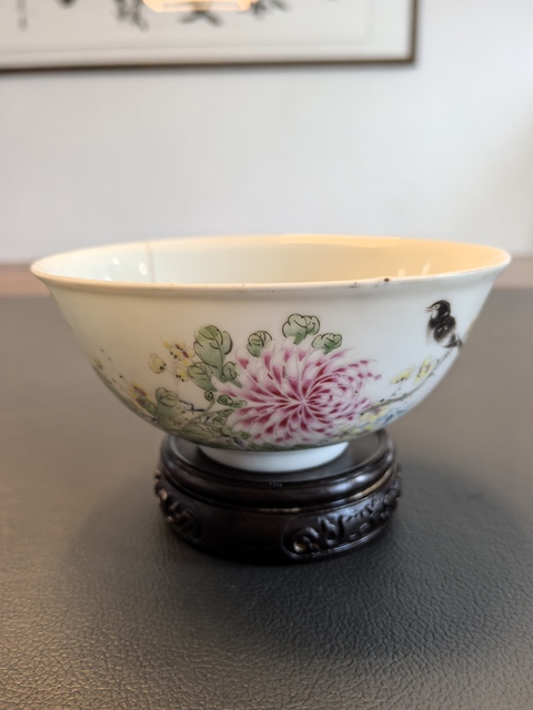 古玩陶瓷粉彩花鳥紋茶碗真品鑒賞圖