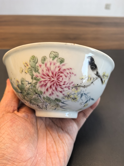 古玩陶瓷粉彩花鳥紋茶碗真品鑒賞圖